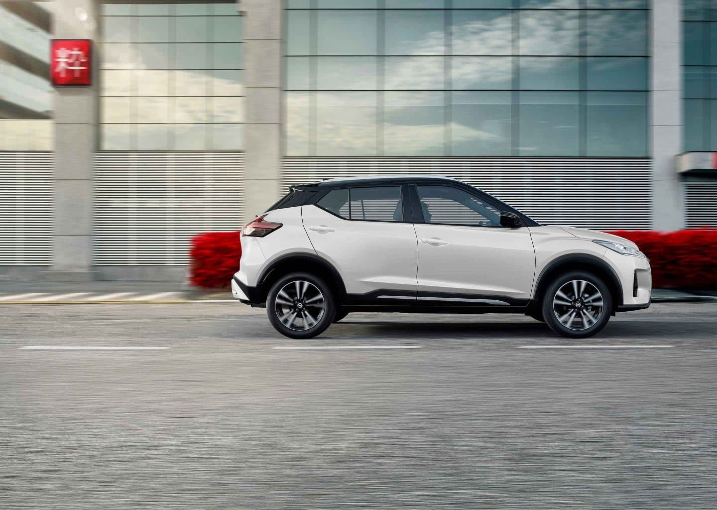 Modelos de carro espaçoso Nissan para família grande